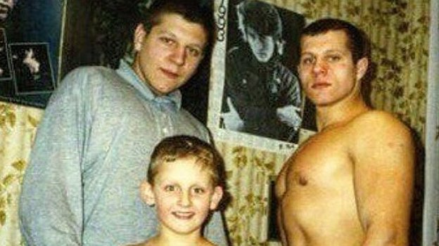 Александр, Иван и Федор Емельяненко. Фото vk.com Александр, Иван и Федор Емельяненко. Фото vk.com