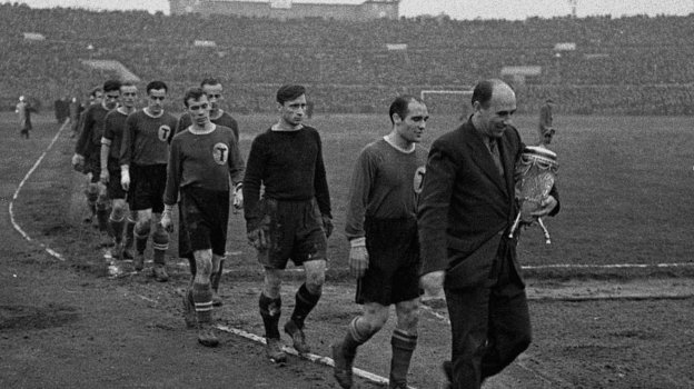 Виктор Маслов (справа). Фото Из архива семьи Волковых Виктор Маслов (справа). Фото Из архива семьи Волковых