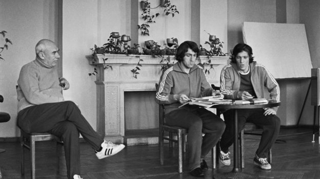 Виктор Маслов (слева) в «Арарате». Фото ТАСС Виктор Маслов (слева) в «Арарате». Фото ТАСС