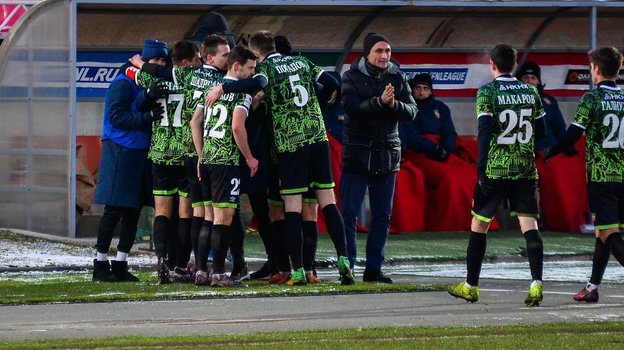 Тимур Арсланбеков с командой. Фото ФК «Нефтехимик» Тимур Арсланбеков с командой. Фото ФК «Нефтехимик»