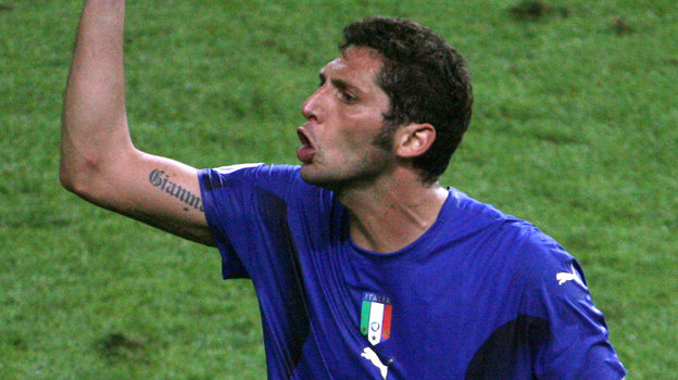 9 июля. Берлин. Италия — Франция — 1:1, пенальти — 5:3. Марко Матерацци. Фото AFP 9 июля. Берлин. Италия — Франция — 1:1, пенальти — 5:3. Марко Матерацци. Фото AFP