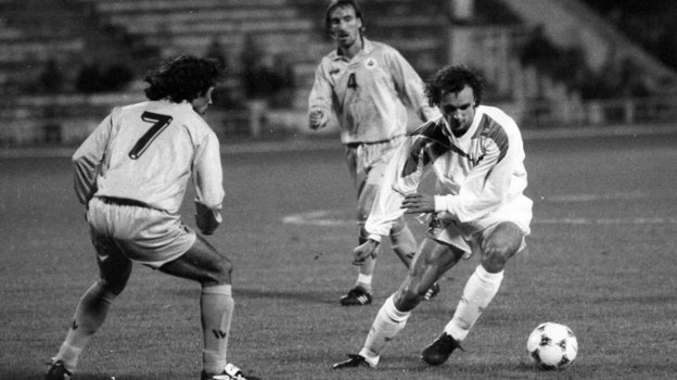 12 октября 1994 года. Москва. Россия — Сан-Марино — 4:0. Игорь Шалимов (справа). Фото Юрий Широкогоров 12 октября 1994 года. Москва. Россия — Сан-Марино — 4:0. Игорь Шалимов (справа). Фото Юрий Широкогоров