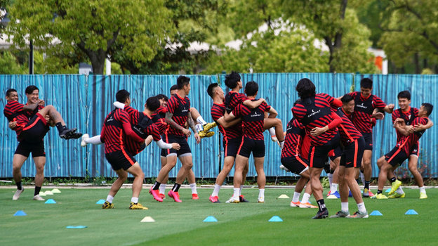 Тренировка «Шанхай Шанган». Фото Reuters Тренировка «Шанхай Шанган». Фото Reuters