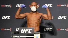 Участник UFC 249 заражен коронавирусом. С ним контактировал соперник Олейника