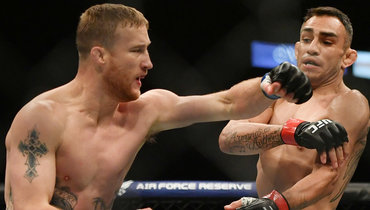 9 мая. Джексонвилль. Джастин Гэтжи (слева) победил Тони Фергюсона.