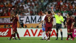 «Желтая карточка для арбитра». Как Валентин Иванов судил скандальный матч ЧМ-2006 между Португалией и Голландией