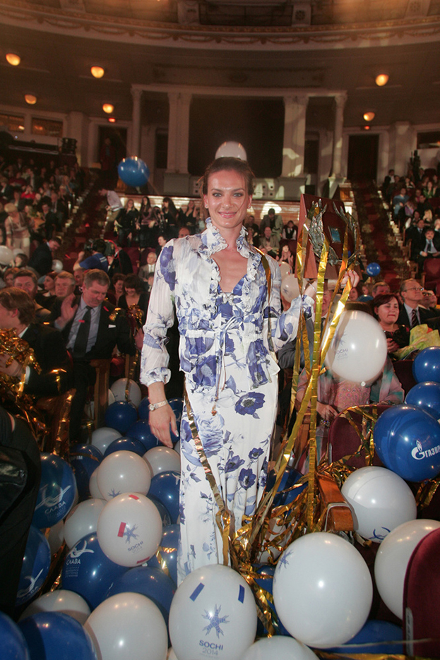 Легкоатлетка Елена Исинбаева. Фото Андрей Голованов и Сергей Киврин Легкоатлетка Елена Исинбаева. Фото Андрей Голованов и Сергей Киврин