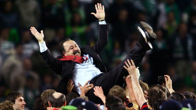 18 мая 2005 года. Лиссабон. «Спортинг» Л — ЦСКА — 1:3. В воздухе — главный тренер армейцев Валерий Газзаев. Фото Reuters 18 мая 2005 года. Лиссабон. «Спортинг» Л — ЦСКА — 1:3. В воздухе — главный тренер армейцев Валерий Газзаев. Фото Reuters