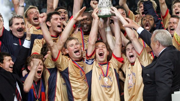 18 мая 2005 года. Лиссабон. «Спортинг» Л — ЦСКА — 1:3. Армейцы с Кубком УЕФА. Фото Александр Вильф, - 18 мая 2005 года. Лиссабон. «Спортинг» Л — ЦСКА — 1:3. Армейцы с Кубком УЕФА. Фото Александр Вильф, -