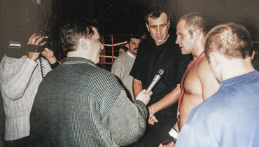 2000 год. Федор Емельяненко (второй справа).