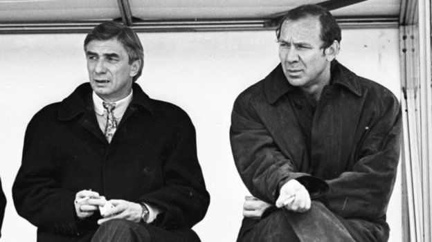 1996 год. Москва. Георгий Ярцев и Олег Романцев на тренерской скамейке «Спартака». Фото Александр Вильф, - 1996 год. Москва. Георгий Ярцев и Олег Романцев на тренерской скамейке «Спартака». Фото Александр Вильф, -