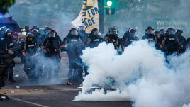 «В Миннеаполисе и Лос-Анджелесе ситуация катастрофическая. Сжигают полицейские участки». Взгляд россиянина из США