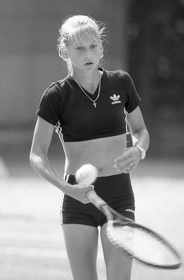 1995 год. Москва. Анна Курникова на тренировке. Фото Дмитрий Солнцев, - 1995 год. Москва. Анна Курникова на тренировке. Фото Дмитрий Солнцев, -