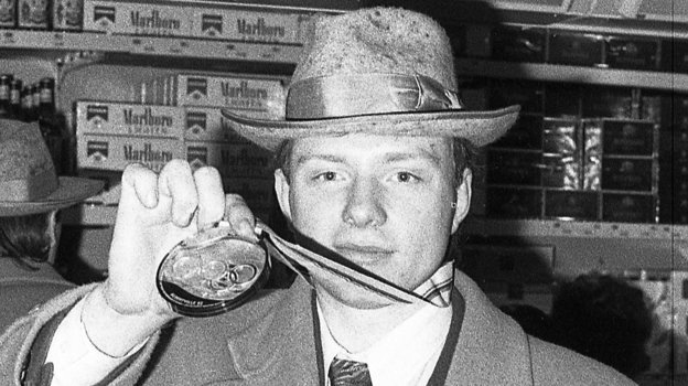 Золотая медаль хоккеиста Алексея Жамнова. Фото Дмитрий Солнцев, - Золотая медаль хоккеиста Алексея Жамнова. Фото Дмитрий Солнцев, -