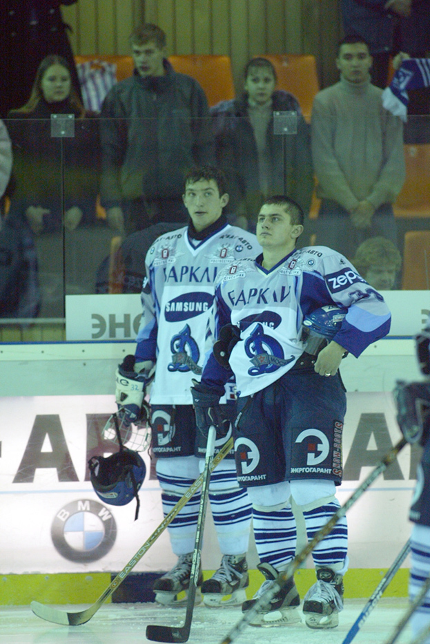 2002 год. Москва. Александр Овечкин (слева). Фото Александр Вильф, - 2002 год. Москва. Александр Овечкин (слева). Фото Александр Вильф, -