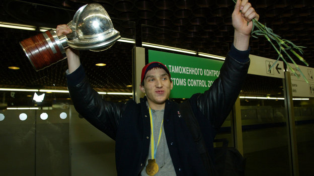 Январь 2003 года. Москва. Александр Овечкин после возвращения с молодежного чемпионата мира, на котором сборная России стала чемпионом. Фото Александр Вильф, - Январь 2003 года. Москва. Александр Овечкин после возвращения с молодежного чемпионата мира, на котором сборная России стала чемпионом. Фото Александр Вильф, -