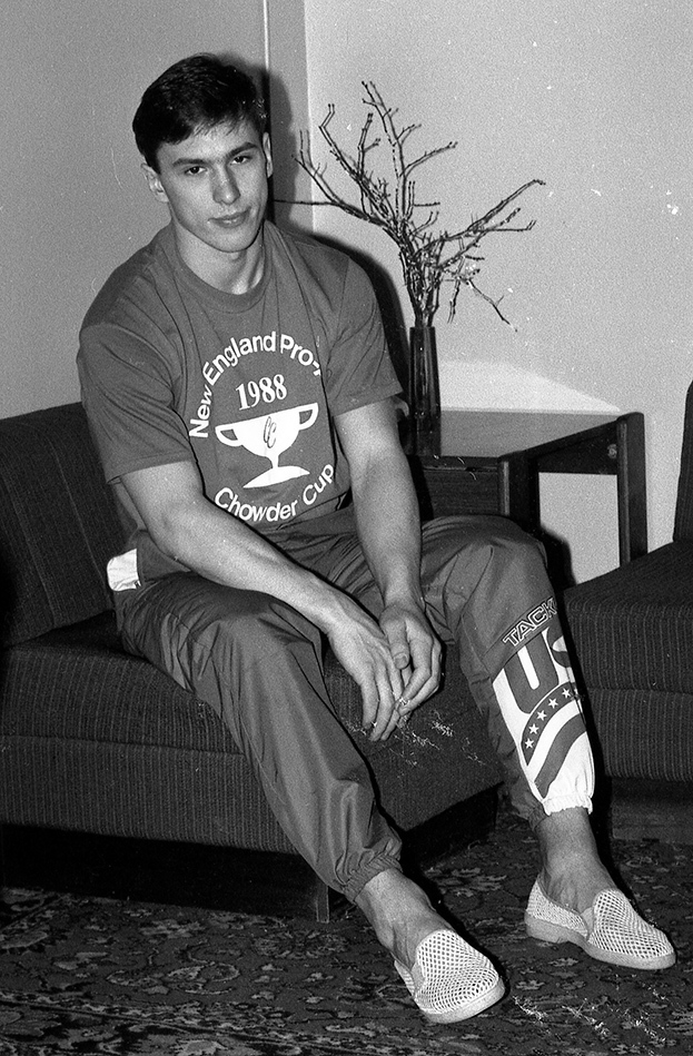 1990 год. Нападающий воскресенского «Химика» Вячеслав Козлов. Фото Владимир Беззубов photo.khl.ru 1990 год. Нападающий воскресенского «Химика» Вячеслав Козлов. Фото Владимир Беззубов photo.khl.ru