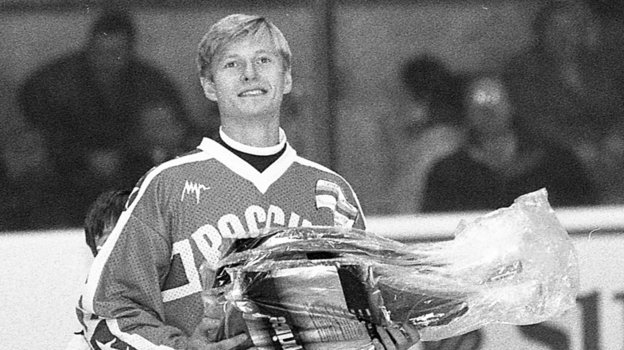 1994 год. Москва. Евгений Кафельников на хоккейном матче «Звезд России». Фото Александр Вильф, - 1994 год. Москва. Евгений Кафельников на хоккейном матче «Звезд России». Фото Александр Вильф, -