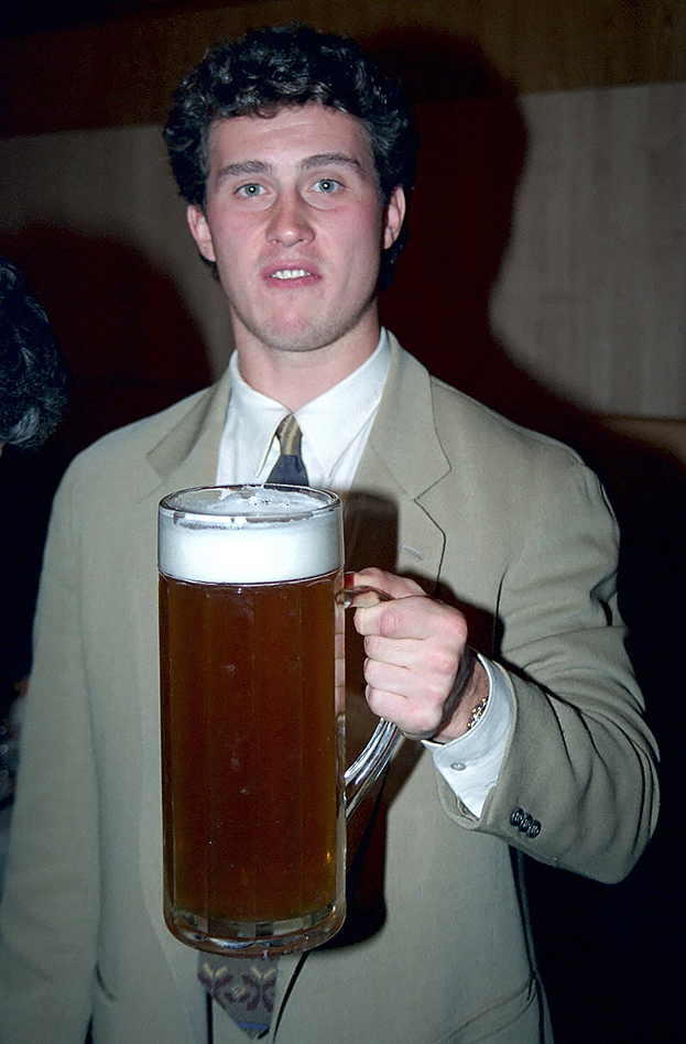 1994 год. Александр Могильный в Москве. Фото Владимир Беззубов, photo.khl.ru 1994 год. Александр Могильный в Москве. Фото Владимир Беззубов, photo.khl.ru