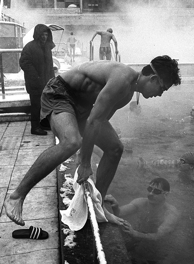 1995 год. Москва. Павел Буре вместе с отцом тренируется в бассейне «Чайка». Фото Дмитрий Солнцев, - 1995 год. Москва. Павел Буре вместе с отцом тренируется в бассейне «Чайка». Фото Дмитрий Солнцев, -