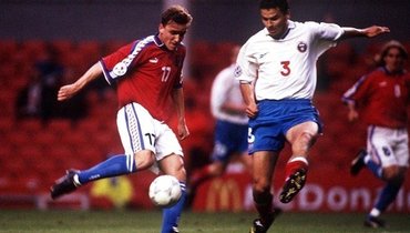 19 июня 1996 года. Россия - Чехия - 3:3. Владимир Шмицер (слева) и Юрий Никифоров.
