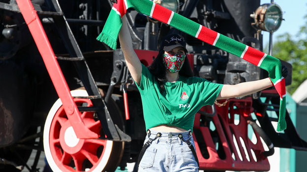 21 июня. Москва. «Локомотив» — «Оренбург». Болельщики перед игрой «Локомотив» — «Оренбург». Фото Дарья Исаева, «СЭ» / Canon EOS-1D X Mark II 21 июня. Москва. «Локомотив» — «Оренбург». Болельщики перед игрой «Локомотив» — «Оренбург». Фото Дарья Исаева, «СЭ» / Canon EOS-1D X Mark II