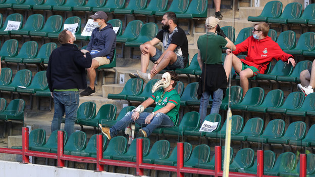 21 июня. Москва. «Локомотив» — «Оренбург». Болельщики покидают стадион в середине первого тайма. Фото Александр Федоров, «СЭ» / Canon EOS-1D X Mark II 21 июня. Москва. «Локомотив» — «Оренбург». Болельщики покидают стадион в середине первого тайма. Фото Александр Федоров, «СЭ» / Canon EOS-1D X Mark II