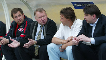 23 июня 2003 года. Ростов-на-Дону. «Ростов» — «Спартак» — 3:2. Тренерский штаб «Спартака» (слева направо): специалист по физподготовке Андрей Дмитриев, Владимир Федотов, Сергей Юран, Андрей Чернышов.