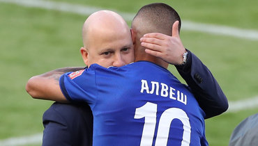 21 июня. Москва. «Локомотив» — «Оренбург» — 1:0. Главный тренер «Локомотива» Марко Николич и его бывший игрок из словенской «Олимпии», сейчас футболист «Оренбурга» Рикарду Алвеш грубо нарушают социальную дистанцию.