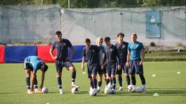 1 400 000 в месяц — зарплата в клубе-аутсайдере ФНЛ и обвинения Аленичева в том, что он москвич