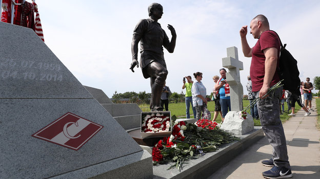 28 июня. Москва. Открытие памятника Федору Черенкову. Фото Александр Федоров, «СЭ» / Canon EOS-1D X Mark II 28 июня. Москва. Открытие памятника Федору Черенкову. Фото Александр Федоров, «СЭ» / Canon EOS-1D X Mark II