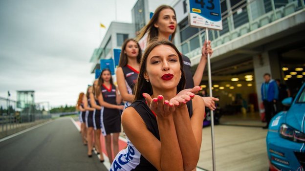 Grid girls. Фото raf-rcrs.ru Grid girls. Фото raf-rcrs.ru