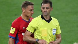 Почему арбитр имел право смотреть повторы перед удалением Зобнина