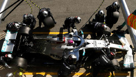 «Мерседесу» разрешили управлять колесами по отдельности. Это выглядит странно