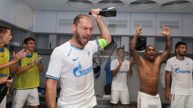 5 июля. Краснодар. Чемпионская раздевалка «Зенита». Фото Анна Мейер, ФК «Зенит» 5 июля. Краснодар. Чемпионская раздевалка «Зенита». Фото Анна Мейер, ФК «Зенит»