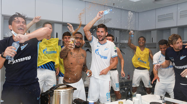 5 июля. Краснодар. Чемпионская раздевалка «Зенита». Фото Анна Мейер, ФК «Зенит» 5 июля. Краснодар. Чемпионская раздевалка «Зенита». Фото Анна Мейер, ФК «Зенит»