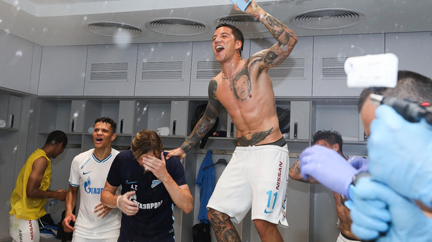 5 июля. Краснодар. Чемпионская раздевалка «Зенита». Фото Анна Мейер, ФК «Зенит» 5 июля. Краснодар. Чемпионская раздевалка «Зенита». Фото Анна Мейер, ФК «Зенит»