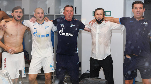 5 июля. Краснодар. Чемпионская раздевалка «Зенита». Фото Анна Мейер, ФК «Зенит» 5 июля. Краснодар. Чемпионская раздевалка «Зенита». Фото Анна Мейер, ФК «Зенит»