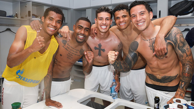 5 июля. Краснодар. Чемпионская раздевалка «Зенита». Фото Анна Мейер, ФК «Зенит» 5 июля. Краснодар. Чемпионская раздевалка «Зенита». Фото Анна Мейер, ФК «Зенит»