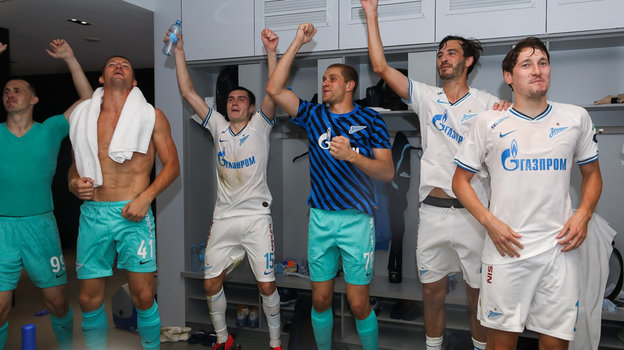 5 июля. Краснодар. Чемпионская раздевалка «Зенита». Фото Анна Мейер, ФК «Зенит» 5 июля. Краснодар. Чемпионская раздевалка «Зенита». Фото Анна Мейер, ФК «Зенит»