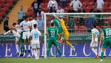 11 июля. Грозный. «Ахмат» — «Зенит» — 1:1. Гости вдесятером сыграли вничью.