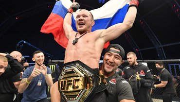 12 июля. Абу-Даби. Петр Ян с чемпионским поясом UFC.