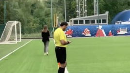 «РФС будет заниматься этой ерундой?» Судья ударил футболиста, но не ждет наказания