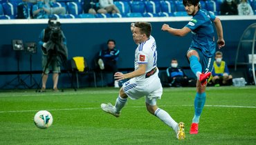 15 июля. Санкт-Петербург. «Зенит» — «Оренбург» — 4:1. Нападающий хозяев Сердар Азмун (справа) оформил дубль.