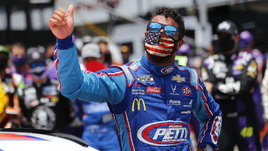 Афроамериканского пилота встретили свистом и флагом Конфедерации