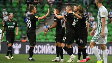 22 июля. Краснодар. «Краснодар» — «Ахмат» — 4:0. Радость хозяев, которые пробились в отбор Лиги чемпионов.