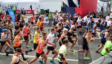 Из-за пандемии по всему миру отменяют пробеги. А в Москве на полумарафон вышли больше 10 тысяч!