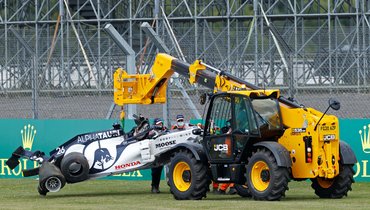 2 августа. Сильверстоун. Разбитый болид Даниила Квята.