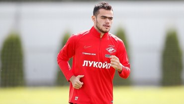 Полузащитник Остон Урунов на первой тренировке в «Спартаке».