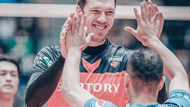 «Смысл в масках? Заходишь в магазин без нее, дышишь, трогаешь продукты — и только на кассе надеваешь...»